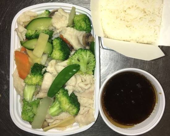 Order D2.Steamed Chicken with Mixed Vegetables food online from Panda Garden Buffet Inc store, Cookeville on bringmethat.com