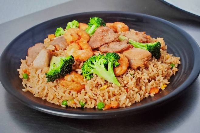 Order Combination Fried Rice or Chow Mein food online from China Express store, San Antonio on bringmethat.com