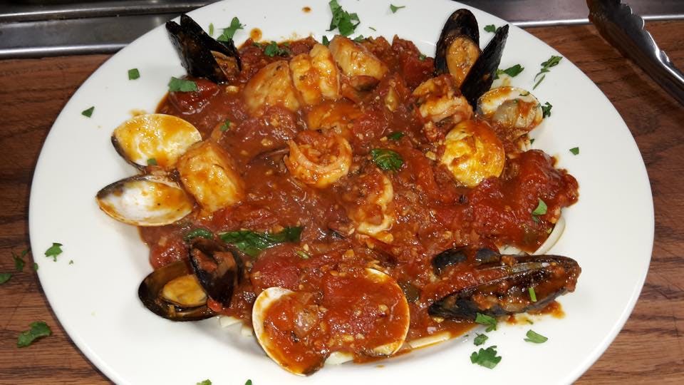Order Linguine with Red Clam Sauce - Dinner food online from Lewes Diner & Pizzeria store, Lewes on bringmethat.com