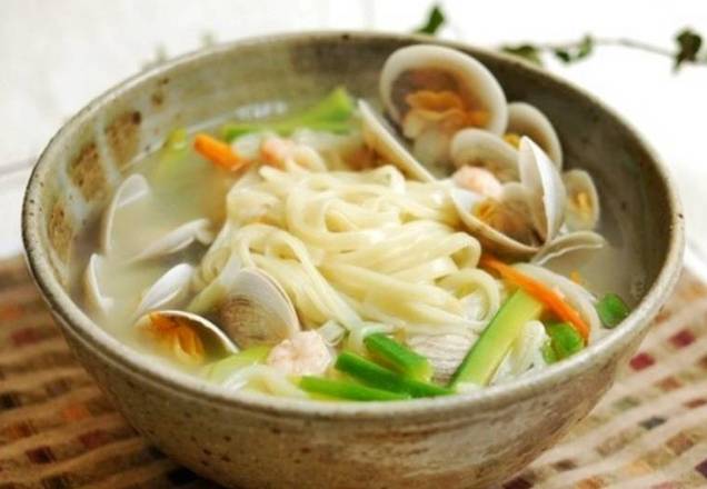 Order Noodle Soup with Seafood 해물칼국수 food online from Tree Garden store, Houston on bringmethat.com