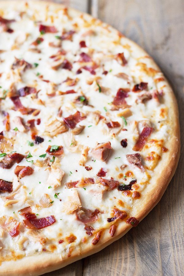 Order Chicken Bacon Ranch Pizza food online from Pizzaroni store, Vienna on bringmethat.com