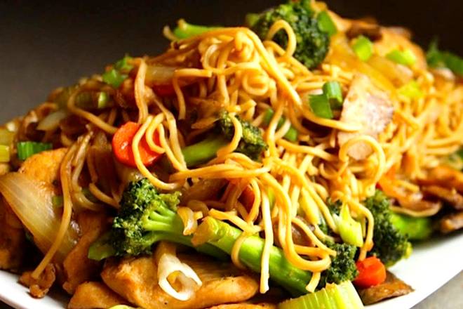 Order Vegetable Chow Mein food online from Happy Inn Chinese Cuisine store, Rosemont on bringmethat.com