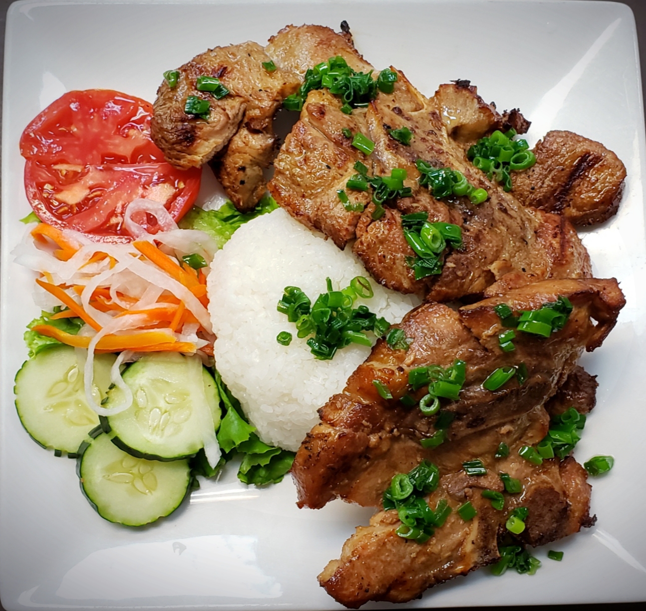 Order 15. Lemongrass Pork Chop Rice Dish food online from Thien Hoang Restaurant store, Portland on bringmethat.com