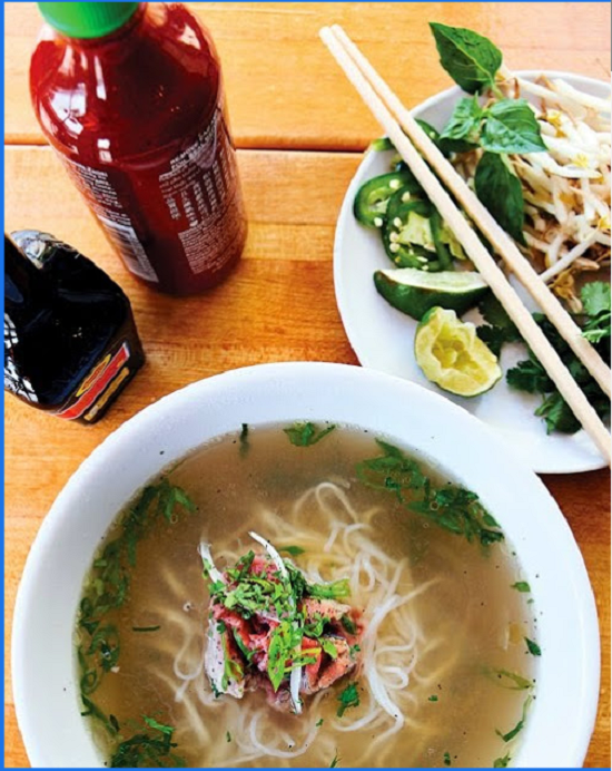 Order P15. Eye of Round Steak Noodle Soup food online from Que Huong store, Plano on bringmethat.com