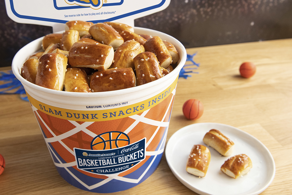Order The 3-Pointer food online from Auntie Anne's store, Kansas City on bringmethat.com