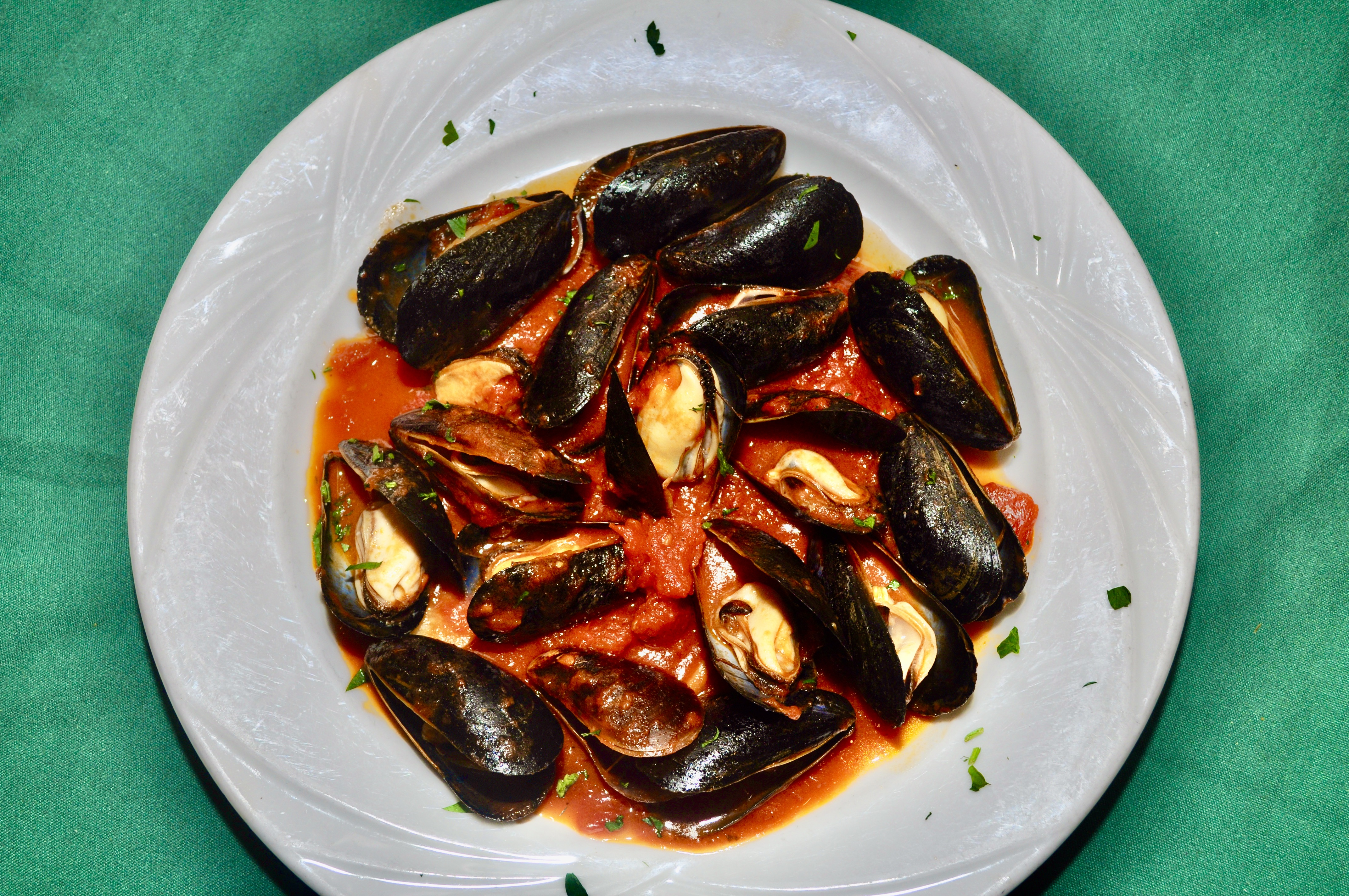 Order Zuppa di Mussels food online from Illianos Grill store, Norwich on bringmethat.com