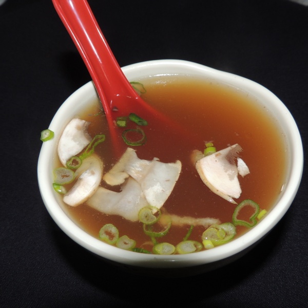 Order House Onion Soup food online from Shinto Japanese Steakhouse & Sushi Bar store, Naperville on bringmethat.com