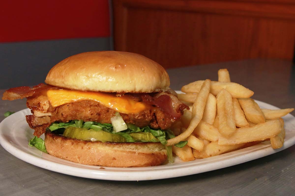 Order Deluxe Chicken Sandwich food online from Friendly's Ice Cream Shop store, York on bringmethat.com