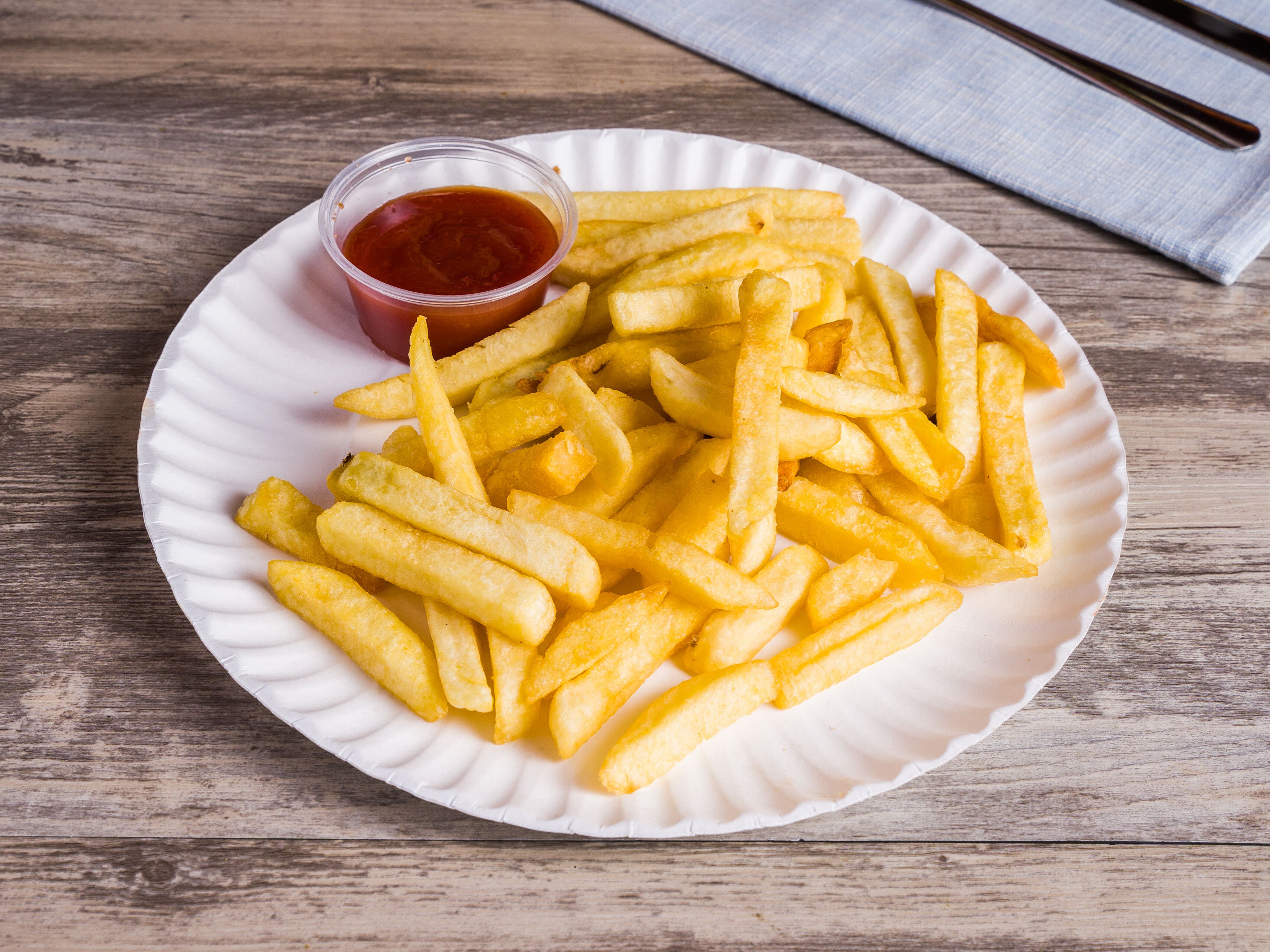 Order French Fries food online from Santiago Deli Grocery store, New York on bringmethat.com