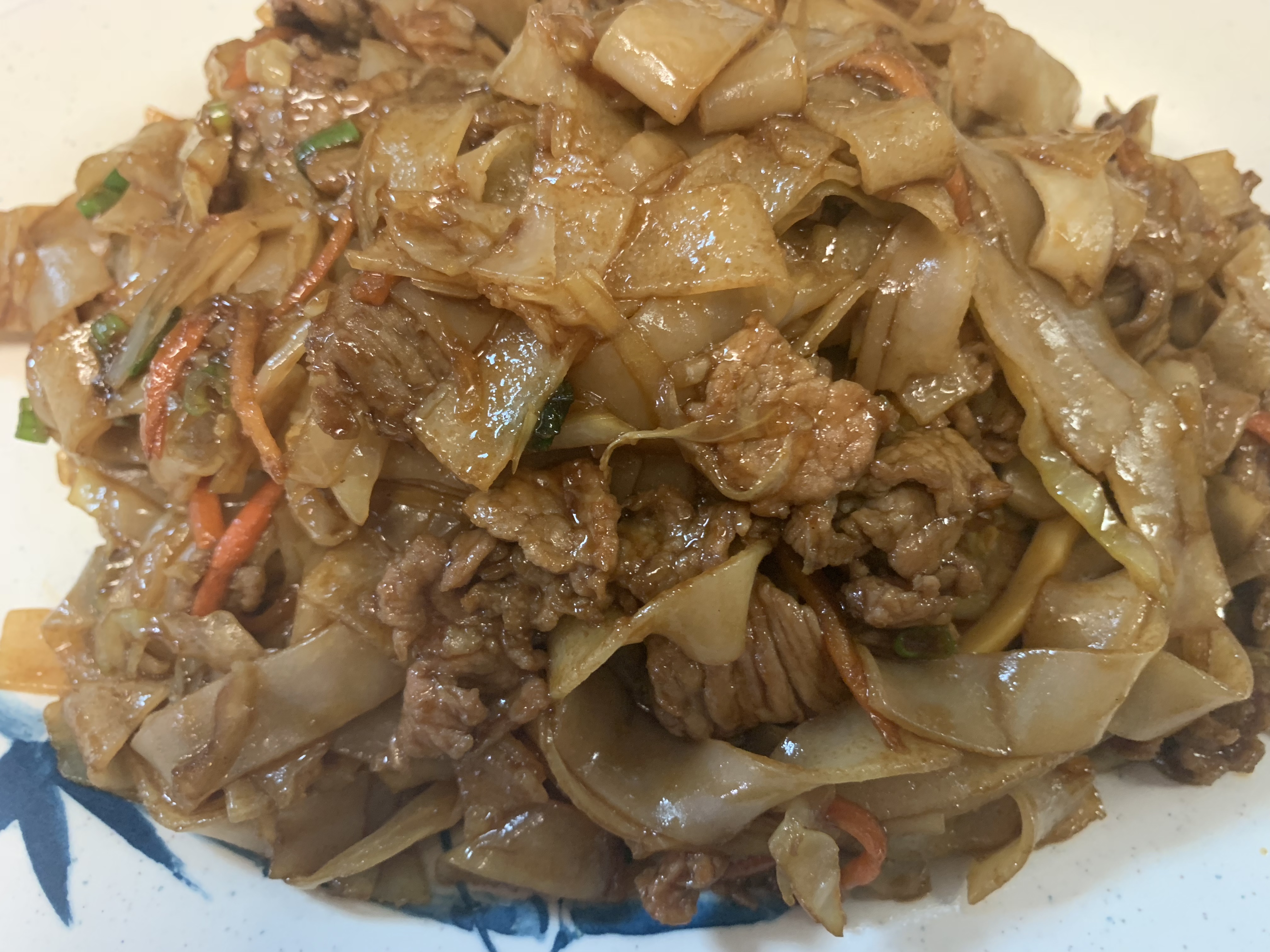 Order 31. Beef Chow Fun food online from Tsing Tao Chinese Cuisine store, Mesa on bringmethat.com