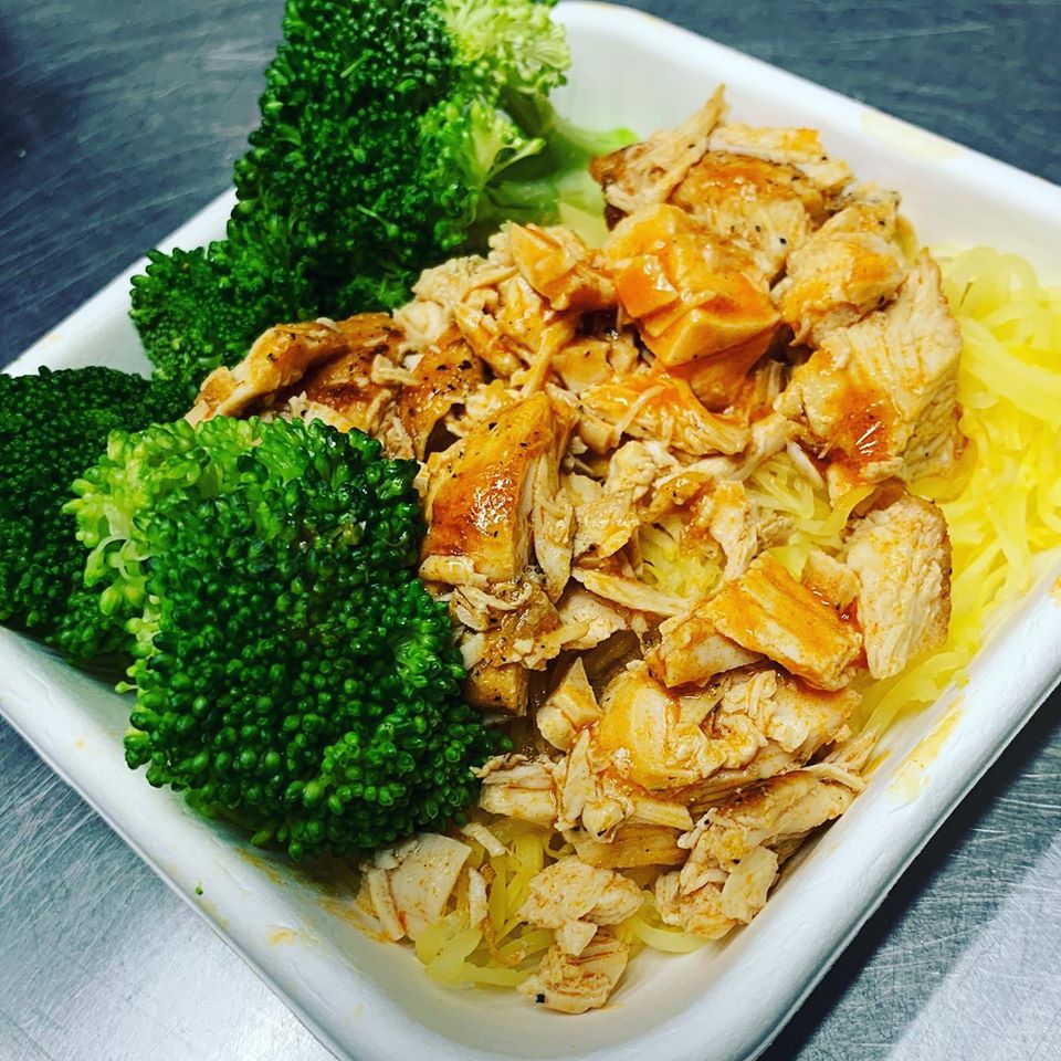 Order Buffalo Chicken over Spaghetti Squash with Steamed Broccoli food online from ParaVida Wellness store, Victoria on bringmethat.com