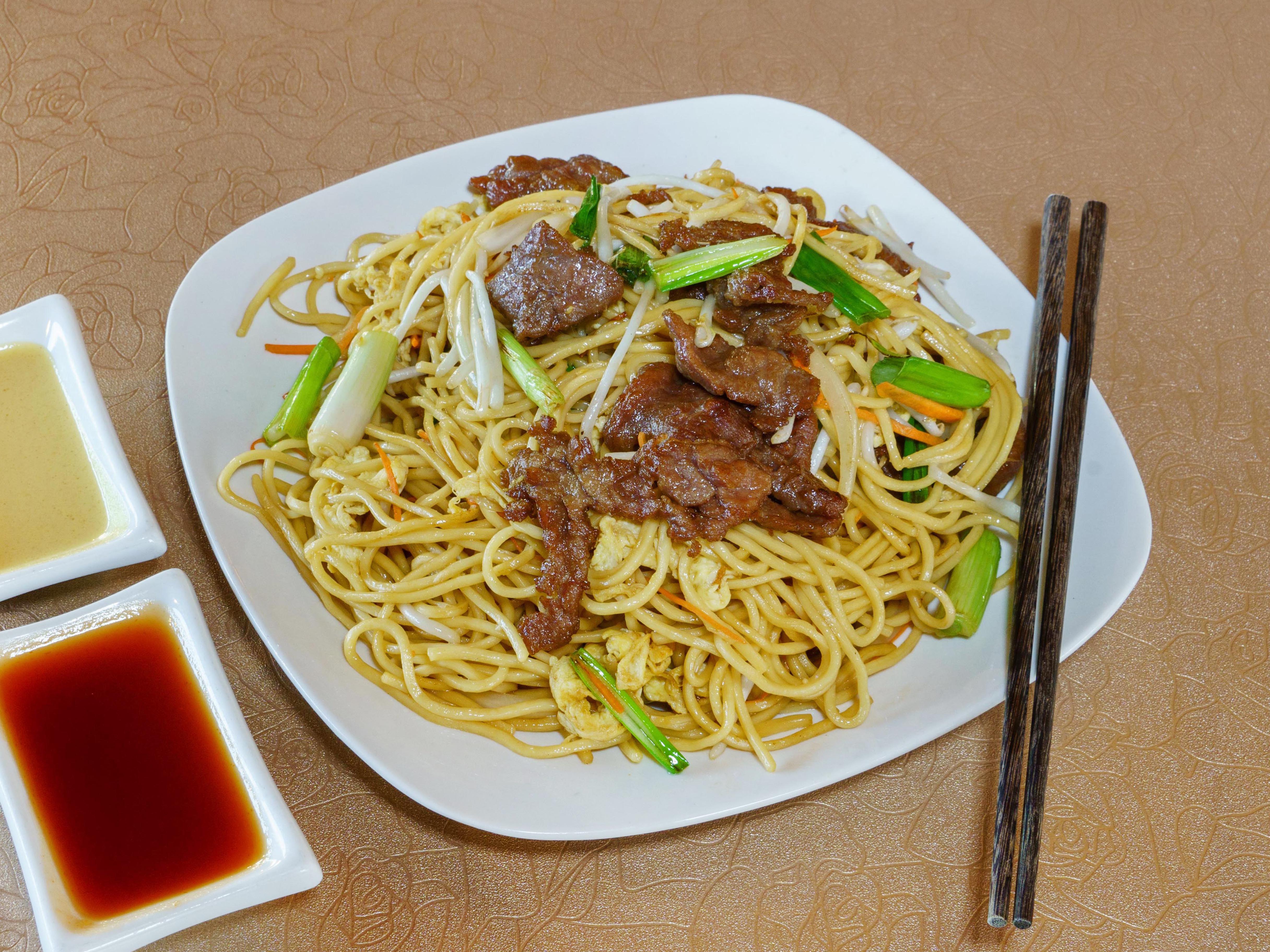 Order Beef Chow Mein 牛面 food online from Zhen Kee store, Renton on bringmethat.com