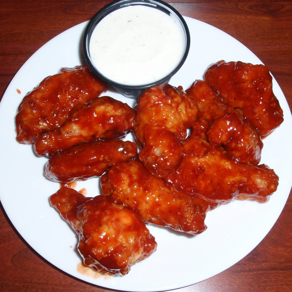 Order 1 lb Regular Wings food online from Pizza Paradise store, Austin on bringmethat.com