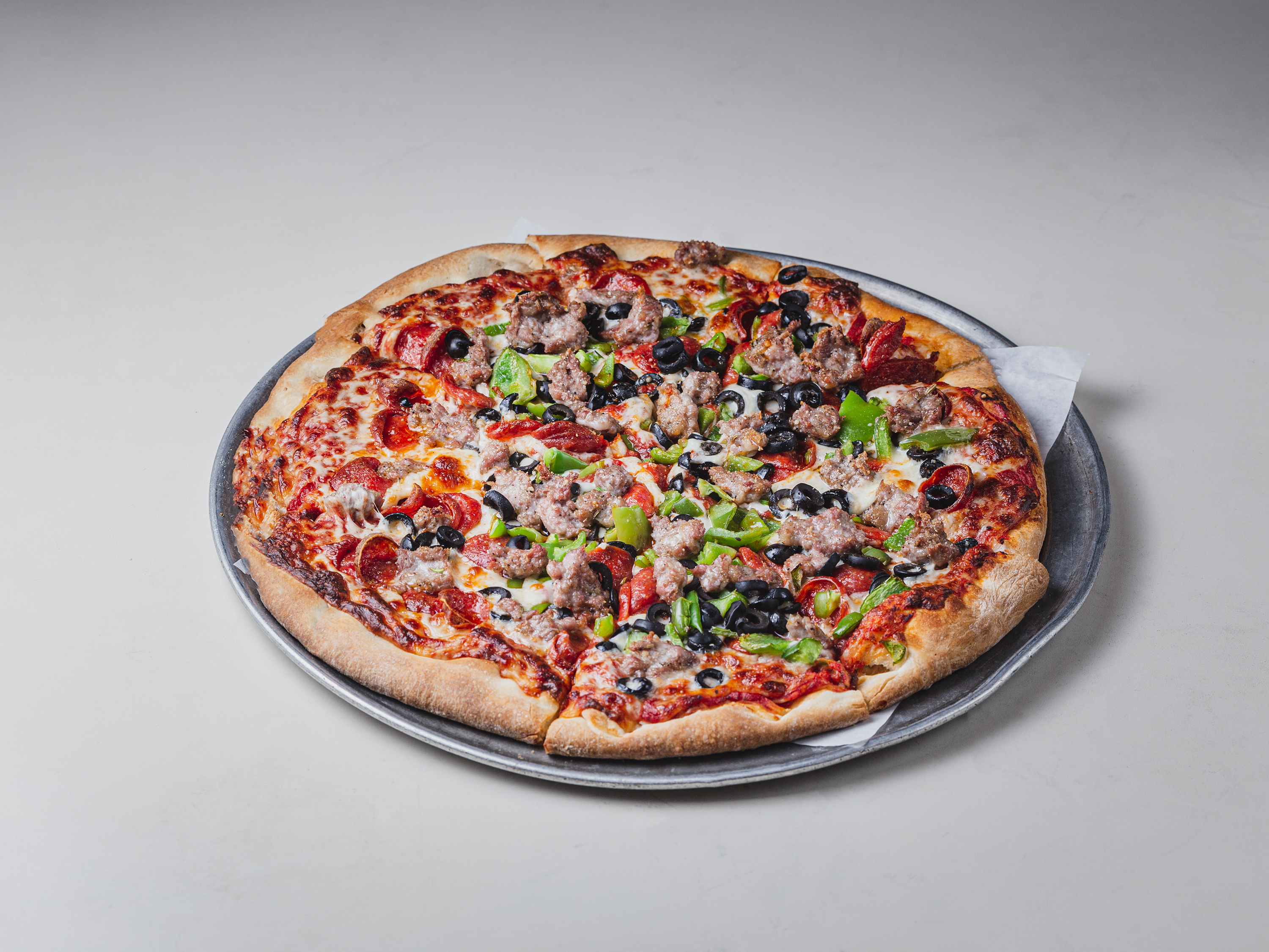 Order 14 inch Super Pizza food online from Garramone Pizza & Italian Restaurant store, Lakewood on bringmethat.com