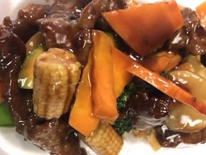 Order L午 Beef with Fresh Vegetables 蔬菜牛L25 food online from Moon Wok store, Lenexa on bringmethat.com