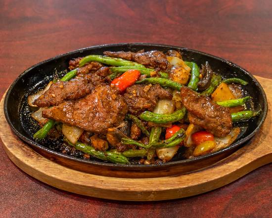 Order Beef Steak Cube with Mushrooms food online from Golden Wok store, San Mateo on bringmethat.com