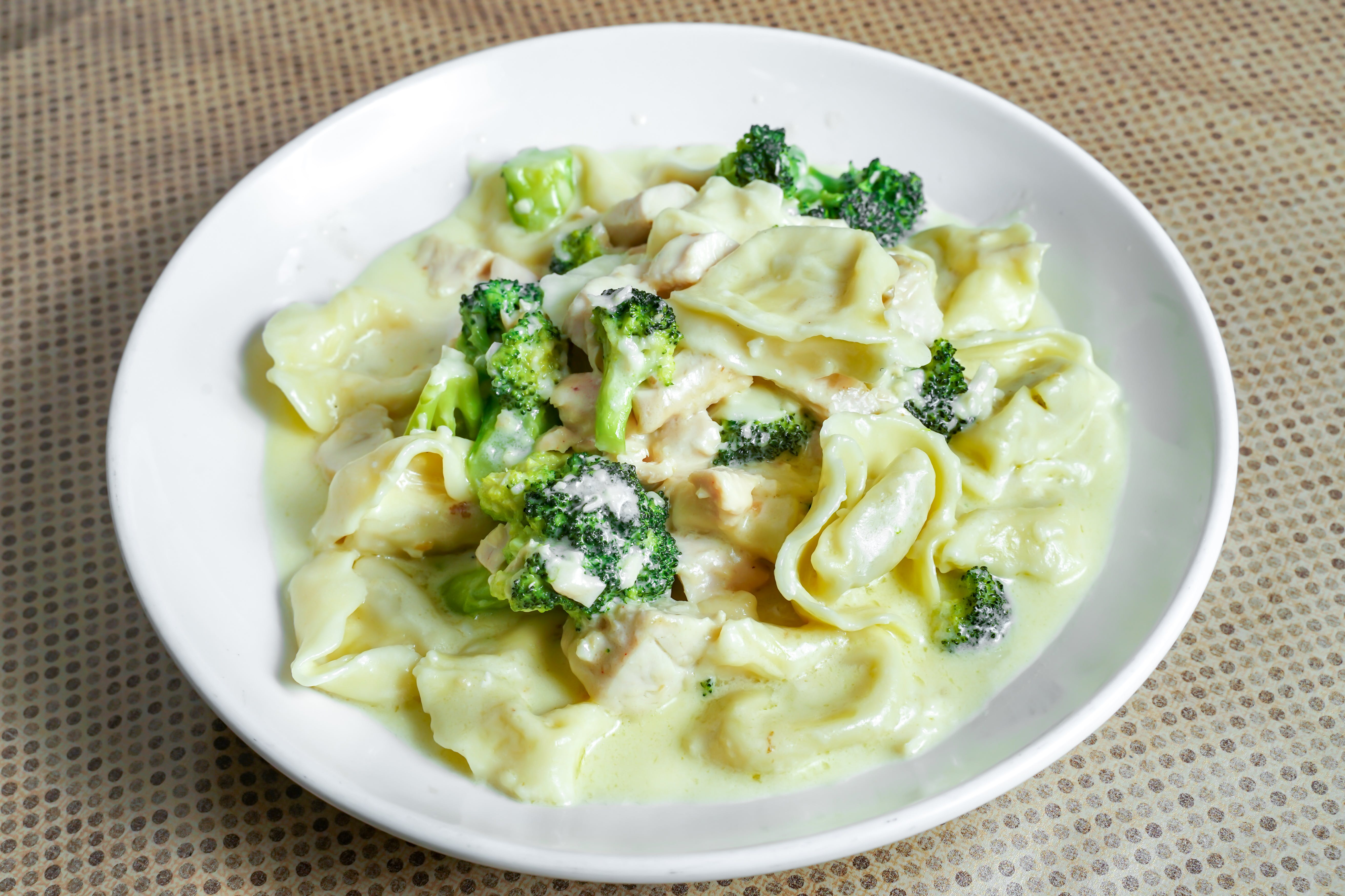 Order Fettuccine Alfredo - Pasta food online from Connie's Pizza store, Chicago on bringmethat.com
