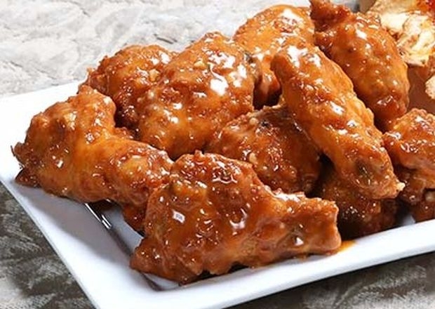 Order Traditional Wings food online from Zeppe's Pizzeria store, Painesville on bringmethat.com