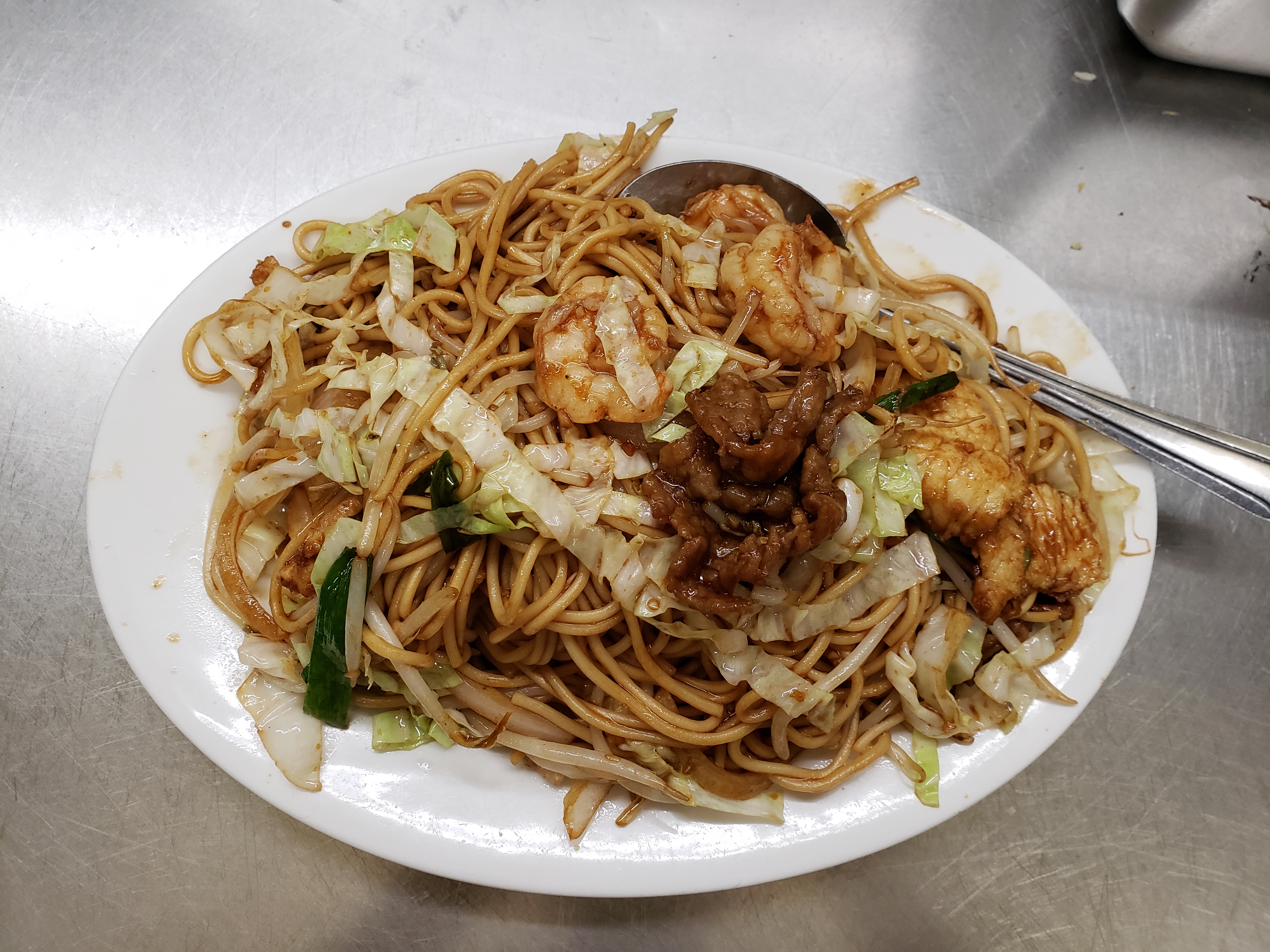 Order 154. Combination Chow Mein food online from Dragon King Restaurant store, Canoga Park on bringmethat.com