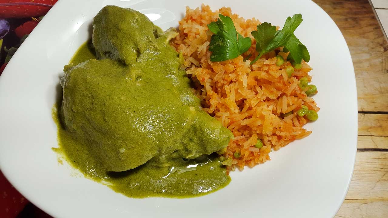 Order Mole Verde Especiale food online from Guerrero Market And Take Out store, Glendale on bringmethat.com