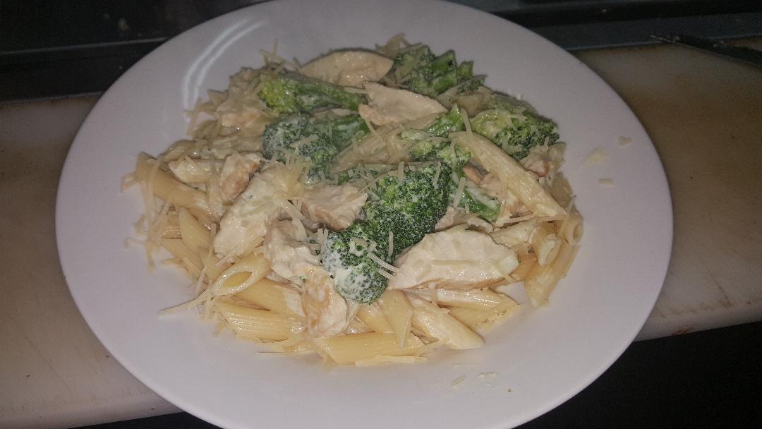 Order Ziti Broccoli and Chicken with Alfredo Sauce food online from Woosta Pizza store, Worcester on bringmethat.com