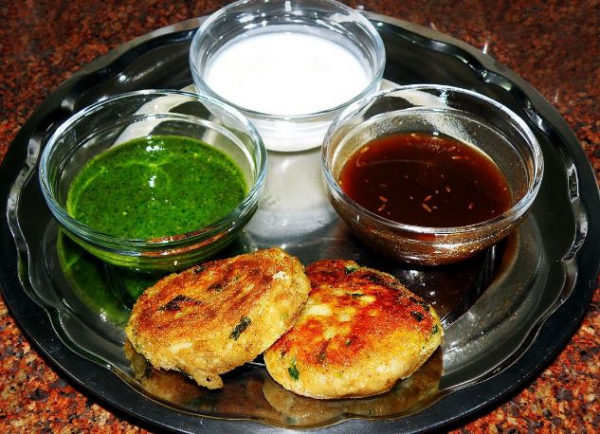 Order Aloo Tikki food online from Curry India store, New York on bringmethat.com