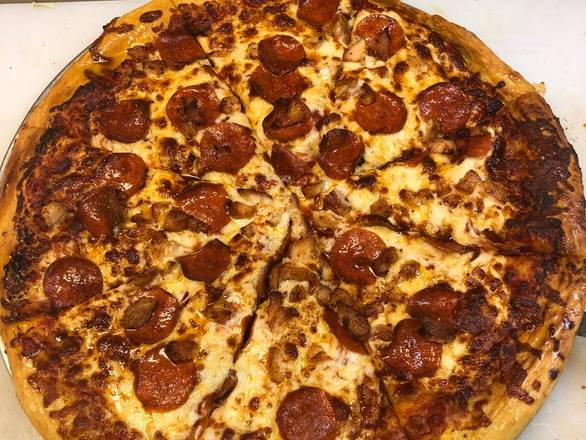 Order Pepperoni Pizza food online from Skyboxx Restaurant And Sports Bar store, Jonesboro on bringmethat.com