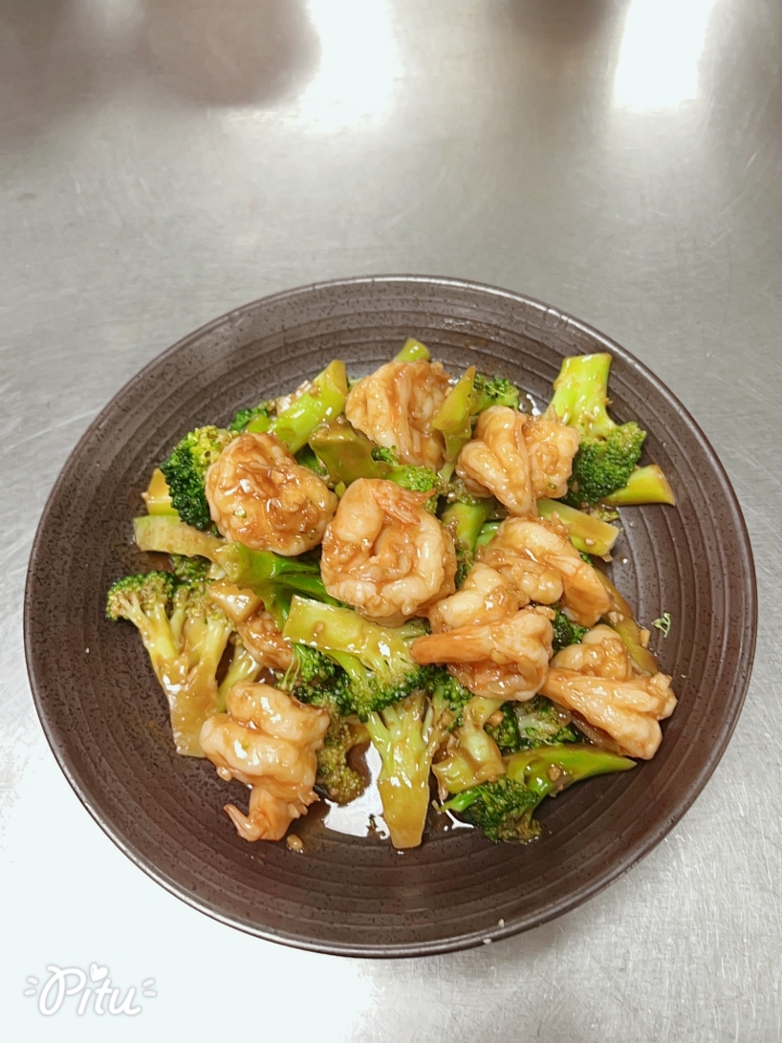 Order SHRIMP WITH BROCCOLI 芥兰虾 food online from Wok and Roll store, Washington on bringmethat.com