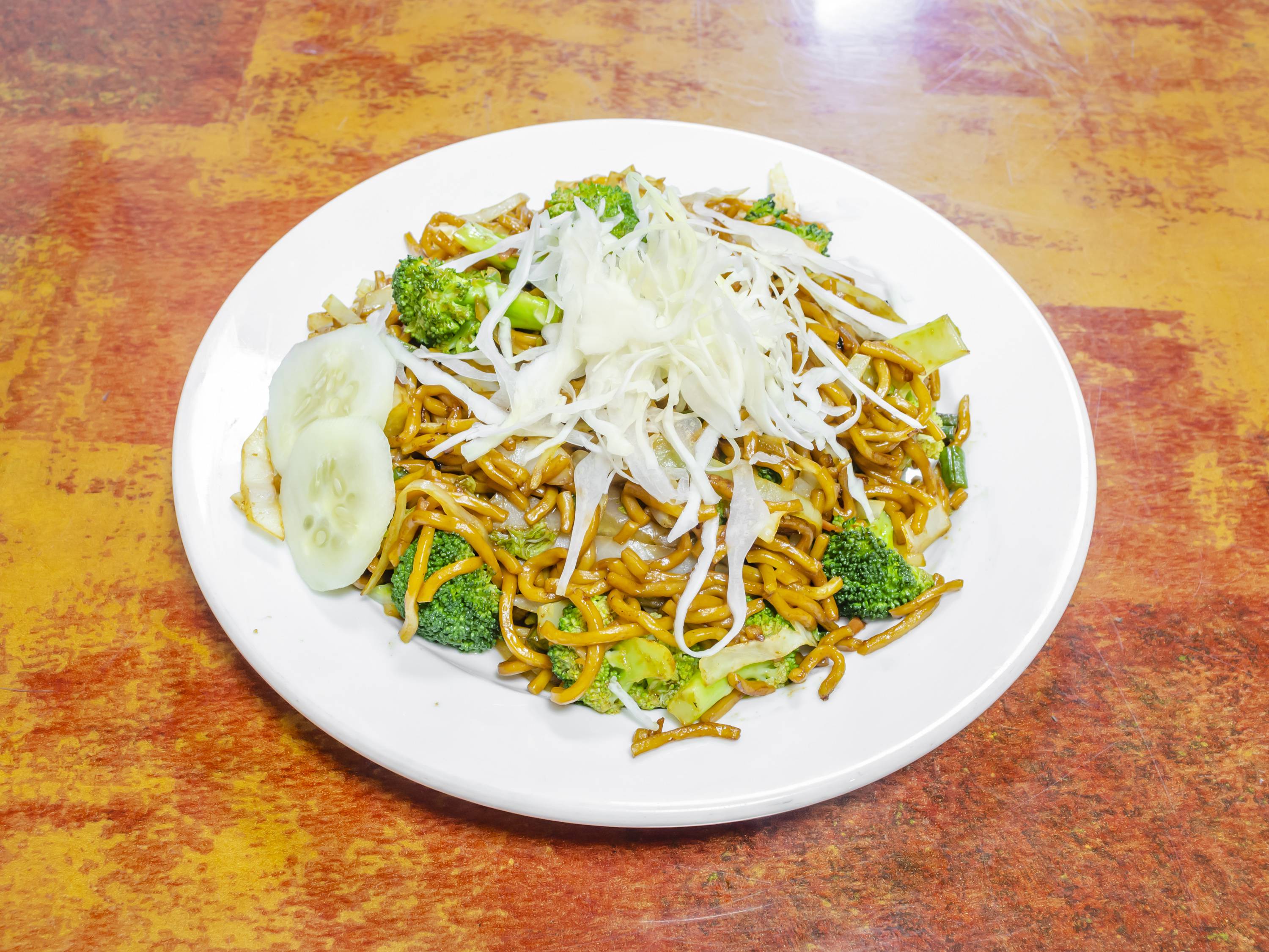 Order Vegetable Chowmein food online from Coconut Palm Bar & Grill store, Bronx on bringmethat.com