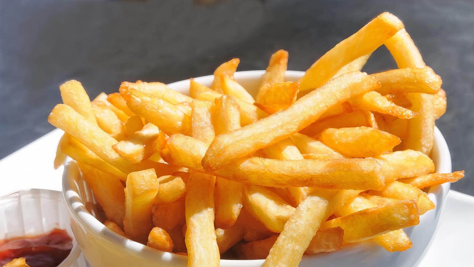 Order French Fries food online from Kennedy Fried Chicken Halal store, Woodbridge Township on bringmethat.com