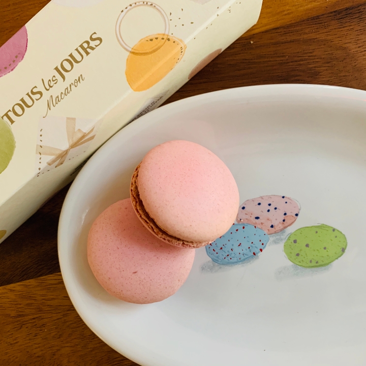 Order Raspberry Macaron food online from Tous Les Jours store, Natick on bringmethat.com