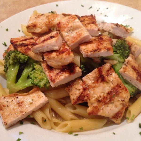 Order Grilled Chicken with Broccoli Rabe food online from Phil's Pizza store, Wantagh on bringmethat.com