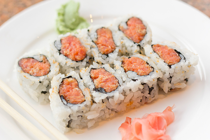 Order R4. Spicy Salmon Roll food online from Hibachi Grill And Supreme Buffet- Buffet store, Grand Rapids on bringmethat.com