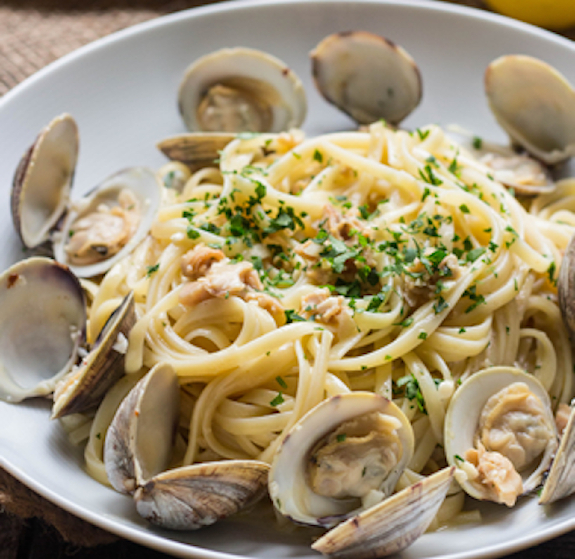 Order 41. Linguine alle Vongole food online from Fellini Cafe Of Media store, Media on bringmethat.com