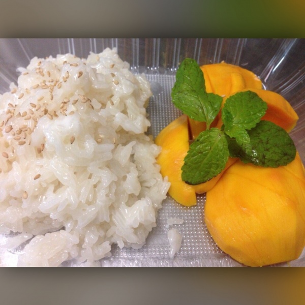 Order Sticky Rice with Mango food online from Thai Wave store, Huntington Beach on bringmethat.com