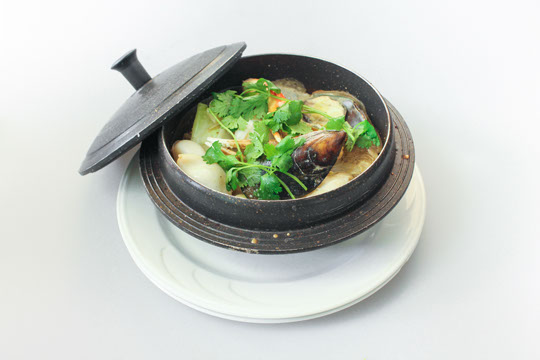 Order 56. Clay Pot Seafood Combination food online from Phuket Thai Restaurant store, Redondo Beach on bringmethat.com