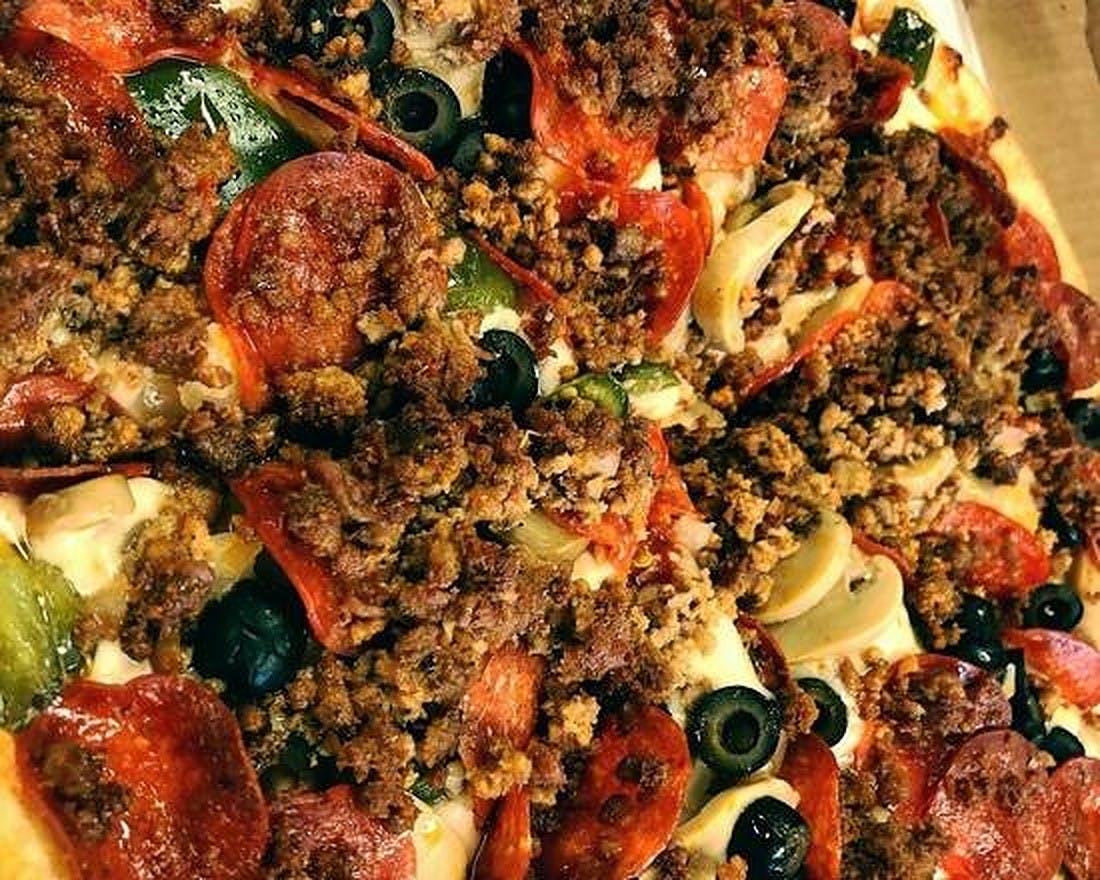 Order The Work's Pizza - Medium 12'' (8 Slices) food online from Cornersburg Pizza store, Boardman on bringmethat.com
