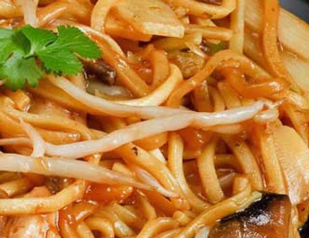 Order Chicken Chow Mein  food online from Feng Nian store, Sausalito on bringmethat.com