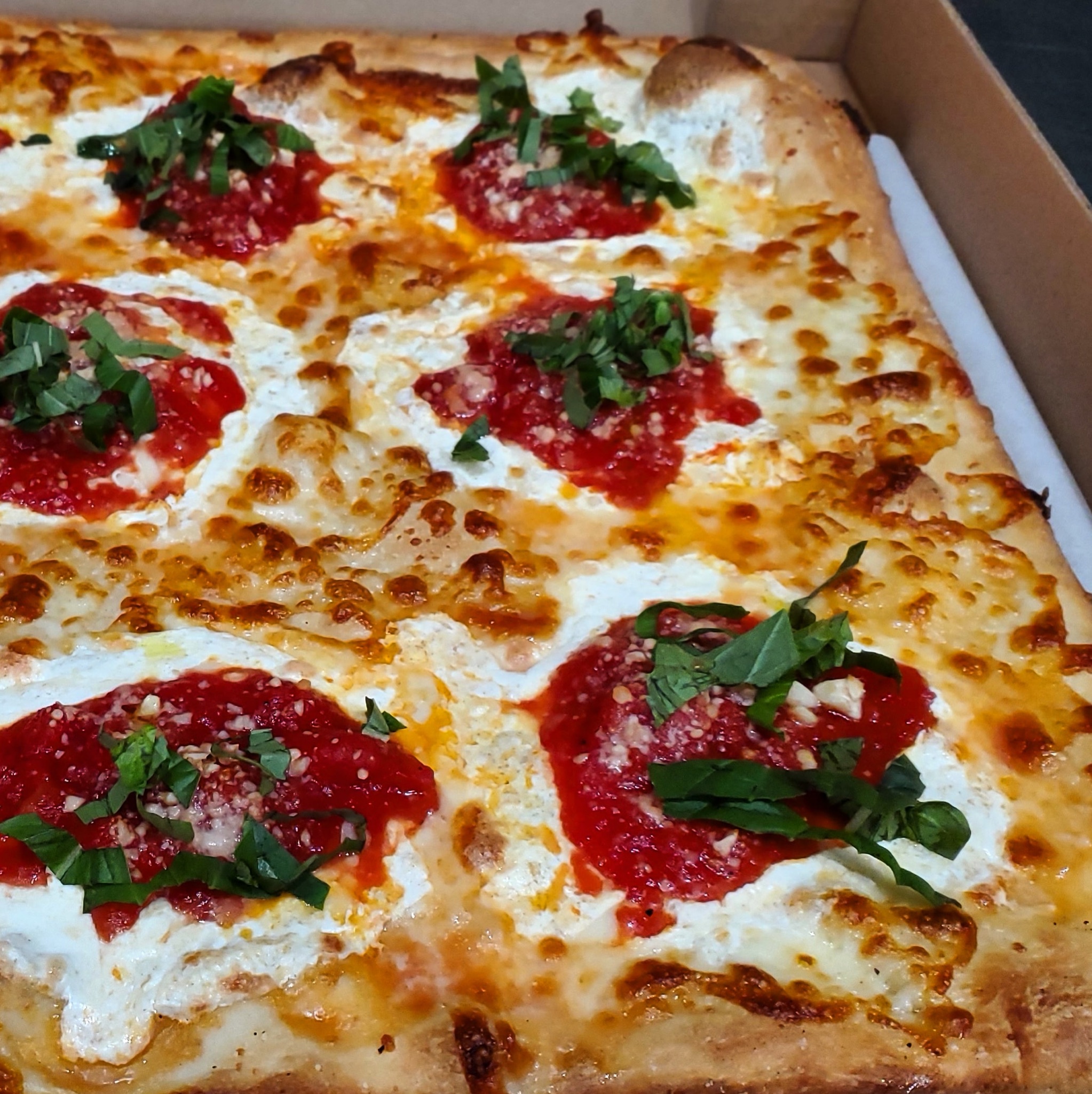 Order Grandma Pizza food online from Famous famiglia pizza store, New York on bringmethat.com