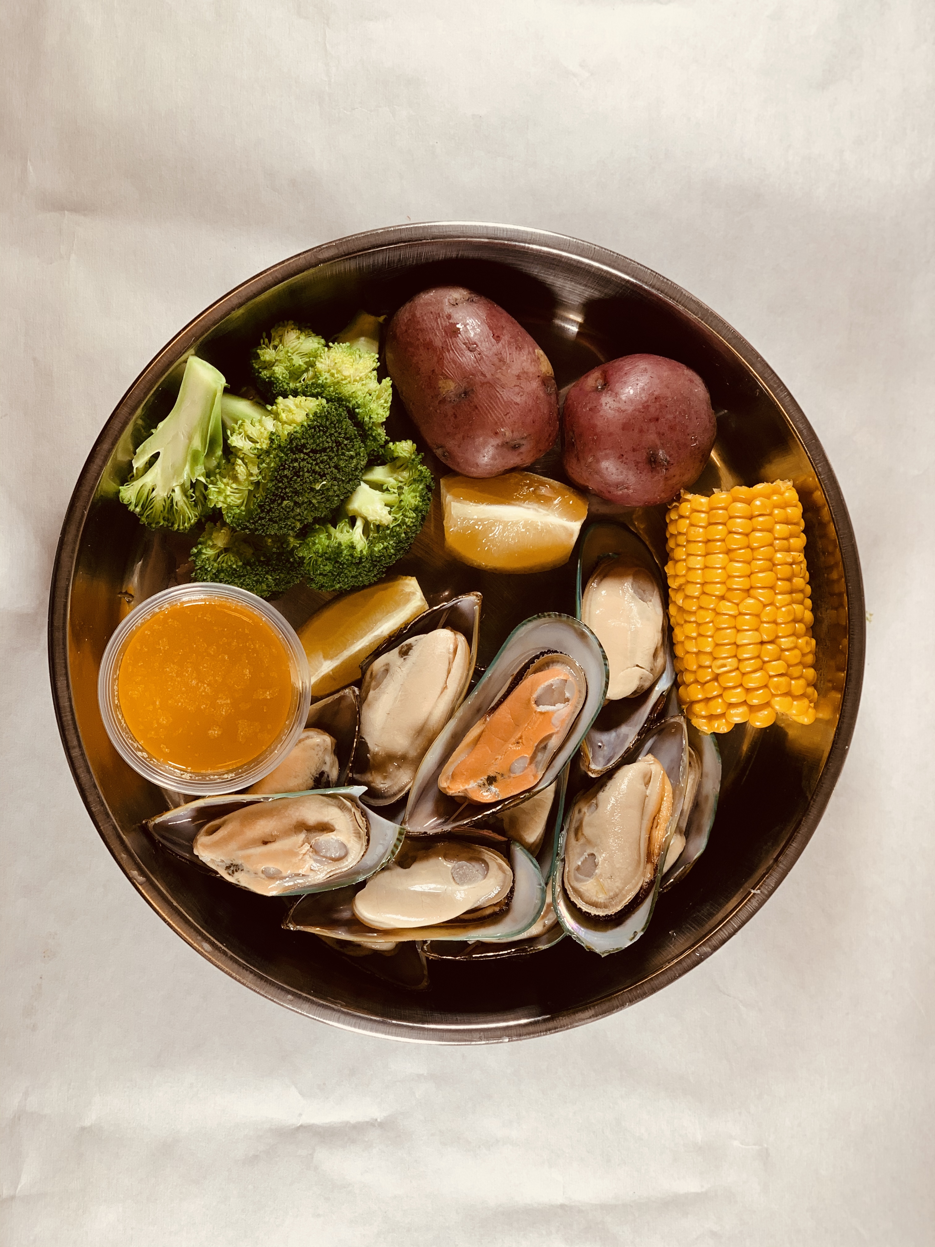 Order 1 LB Green Mussel  food online from Buffet City/Cajun Seafood Boil store, Chicago on bringmethat.com