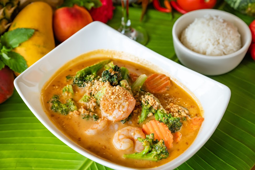 Order Rama Curry food online from Nai Thai Cuisine store, Dunwoody on bringmethat.com
