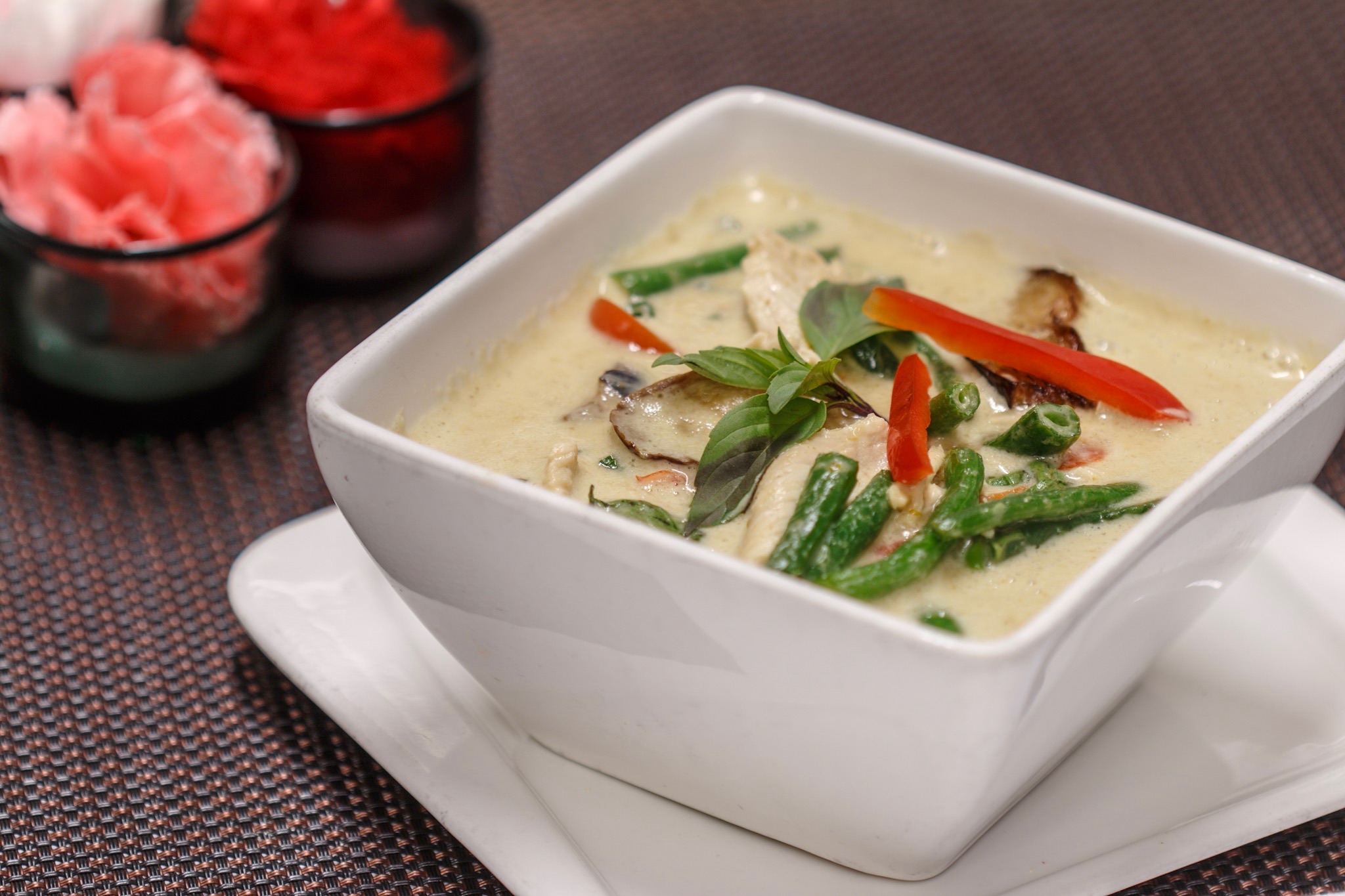 Order Green Curry  with Rice food online from Up 2u Thai Eatery store, Alameda on bringmethat.com