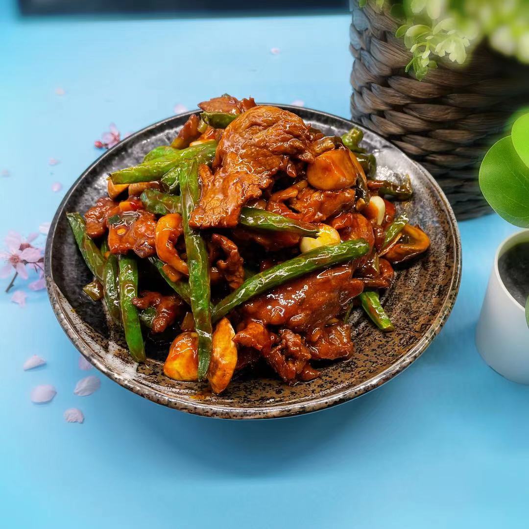 Order 四季豆牛柳String bean & beef w/oyster sauce food online from Fashion Wok store, Foster City on bringmethat.com