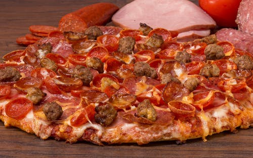 Order Pikes Peak Pizza - Small 10" (10 Slices) food online from Jersey Mike's store, Fairfield on bringmethat.com