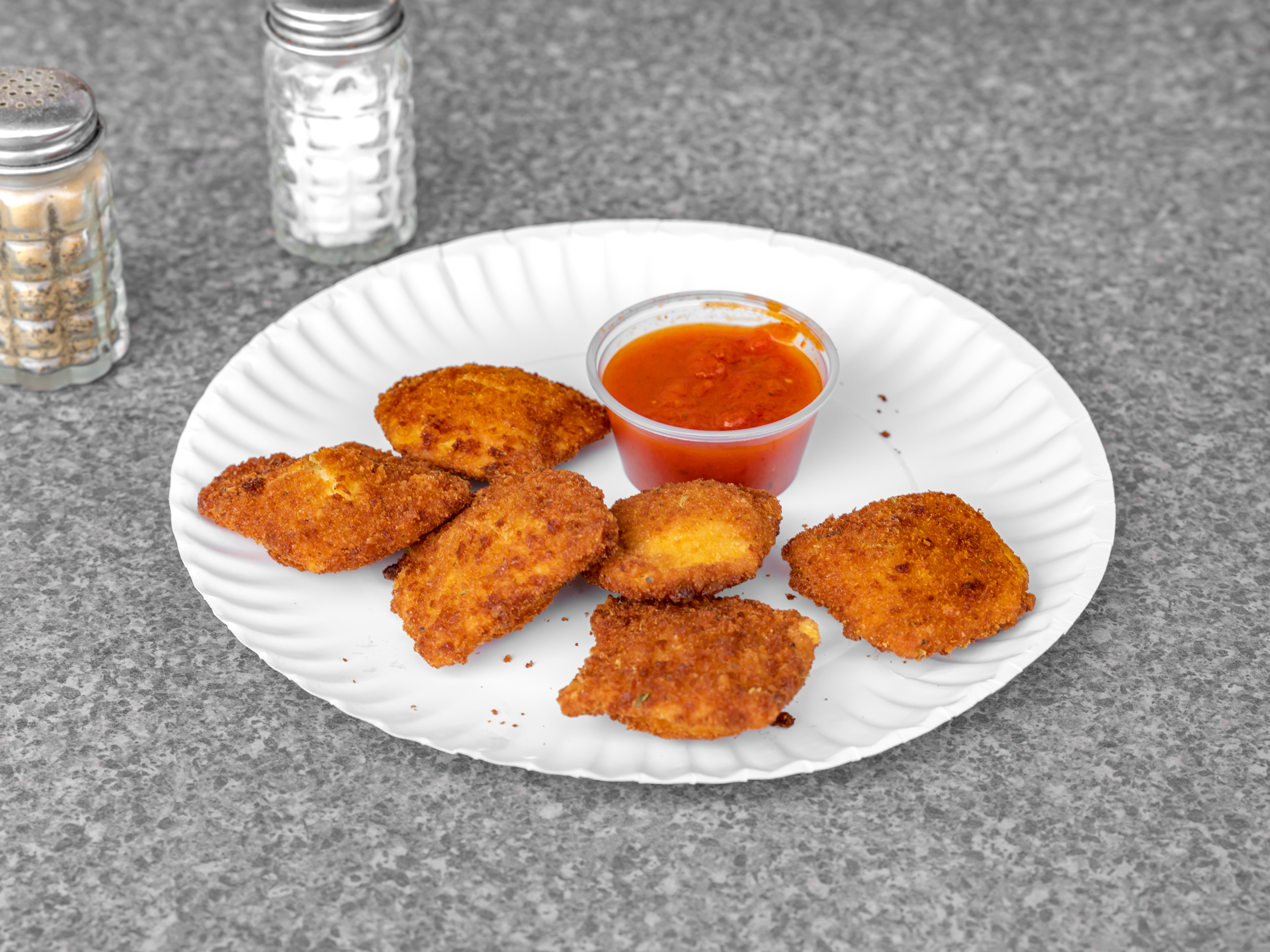 Order Fried Cheese Ravioli food online from Broadway Pizza store, New Haven on bringmethat.com