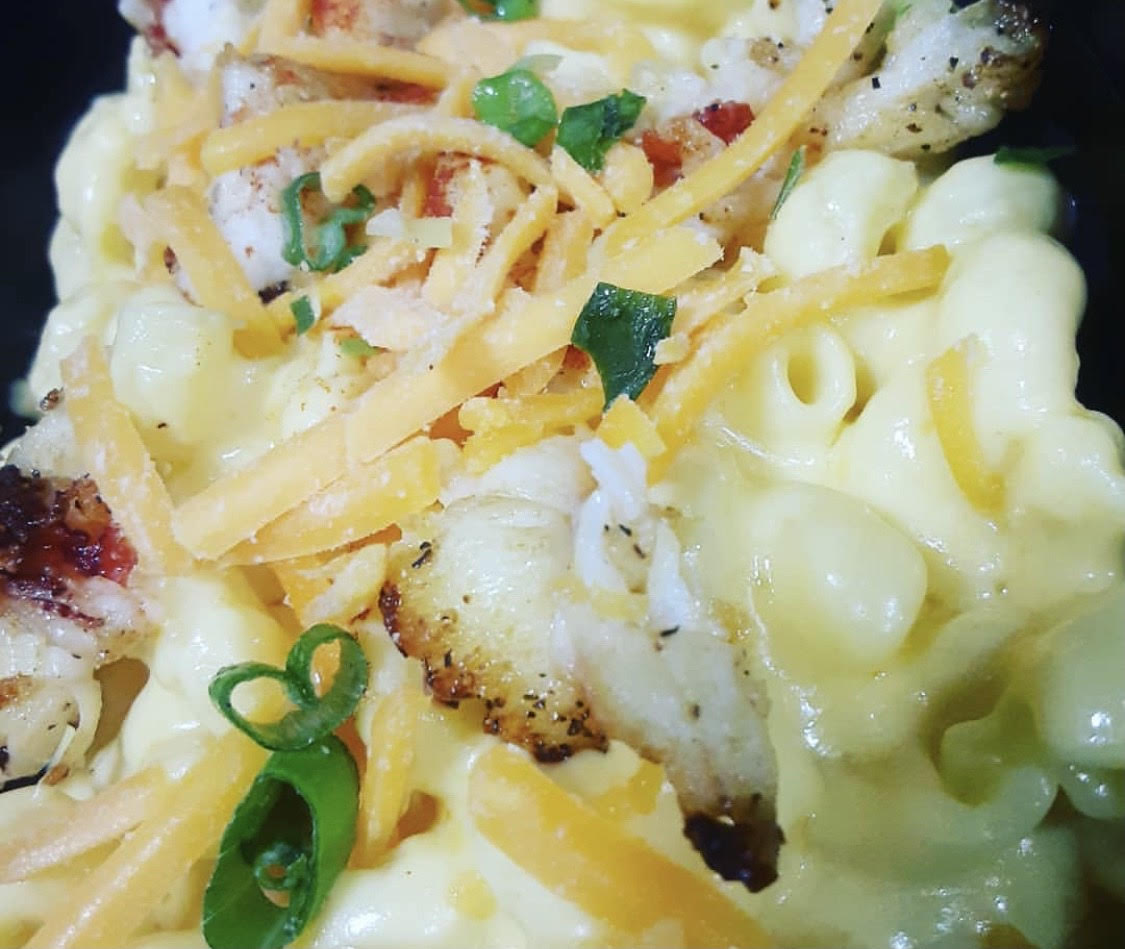 Order Lobster Mac & Cheese food online from Lavish Kitchen store, Los Angeles on bringmethat.com