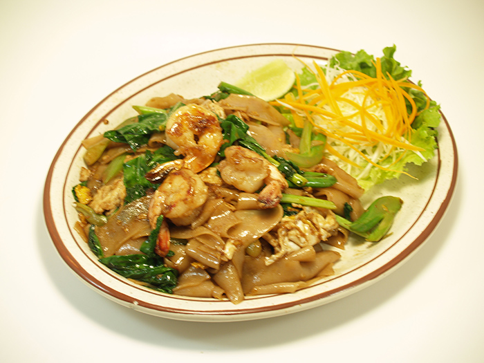 Order Pad See Ew food online from Sa Ung Thai Restaurant store, Harbor City on bringmethat.com