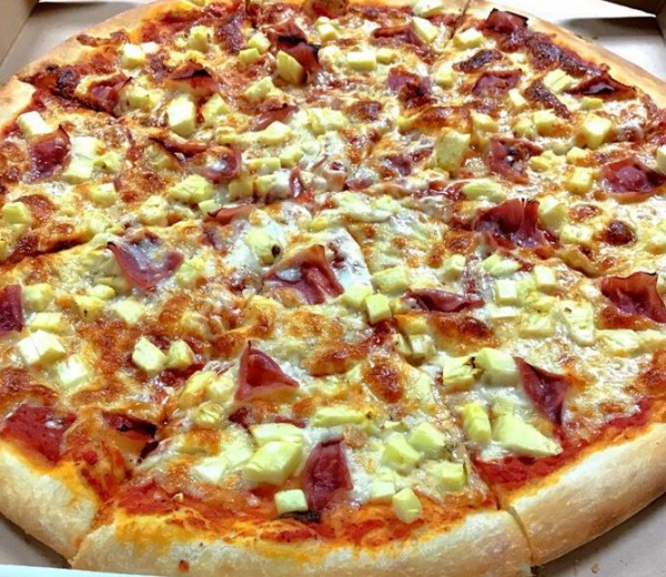 Order Hawaiian Pizza food online from Brothers Pizzeria store, Edgewater on bringmethat.com