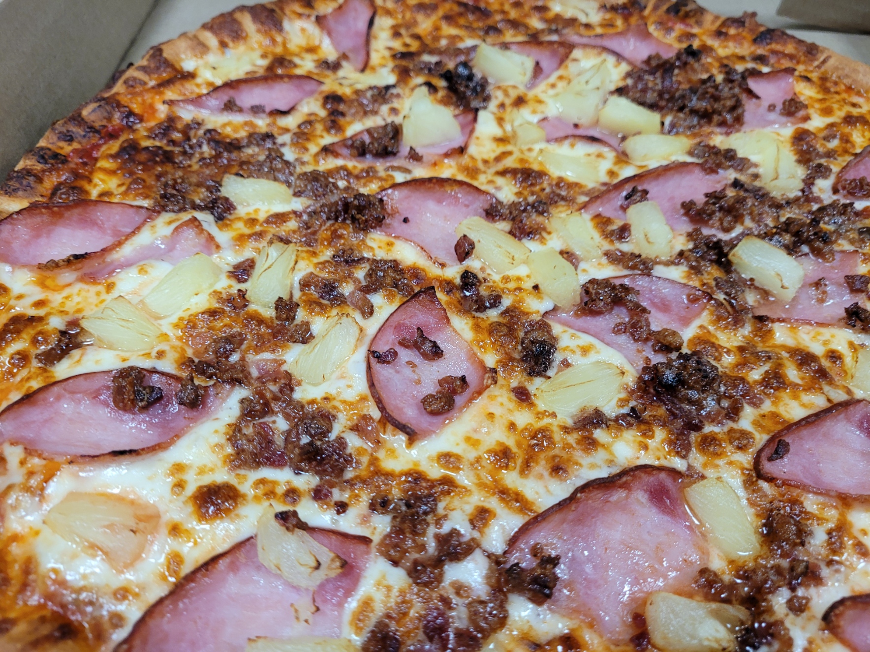 Order Deluxe Hawaiian Pizza food online from Dolly Pizza Walled Lake store, Walled Lake on bringmethat.com