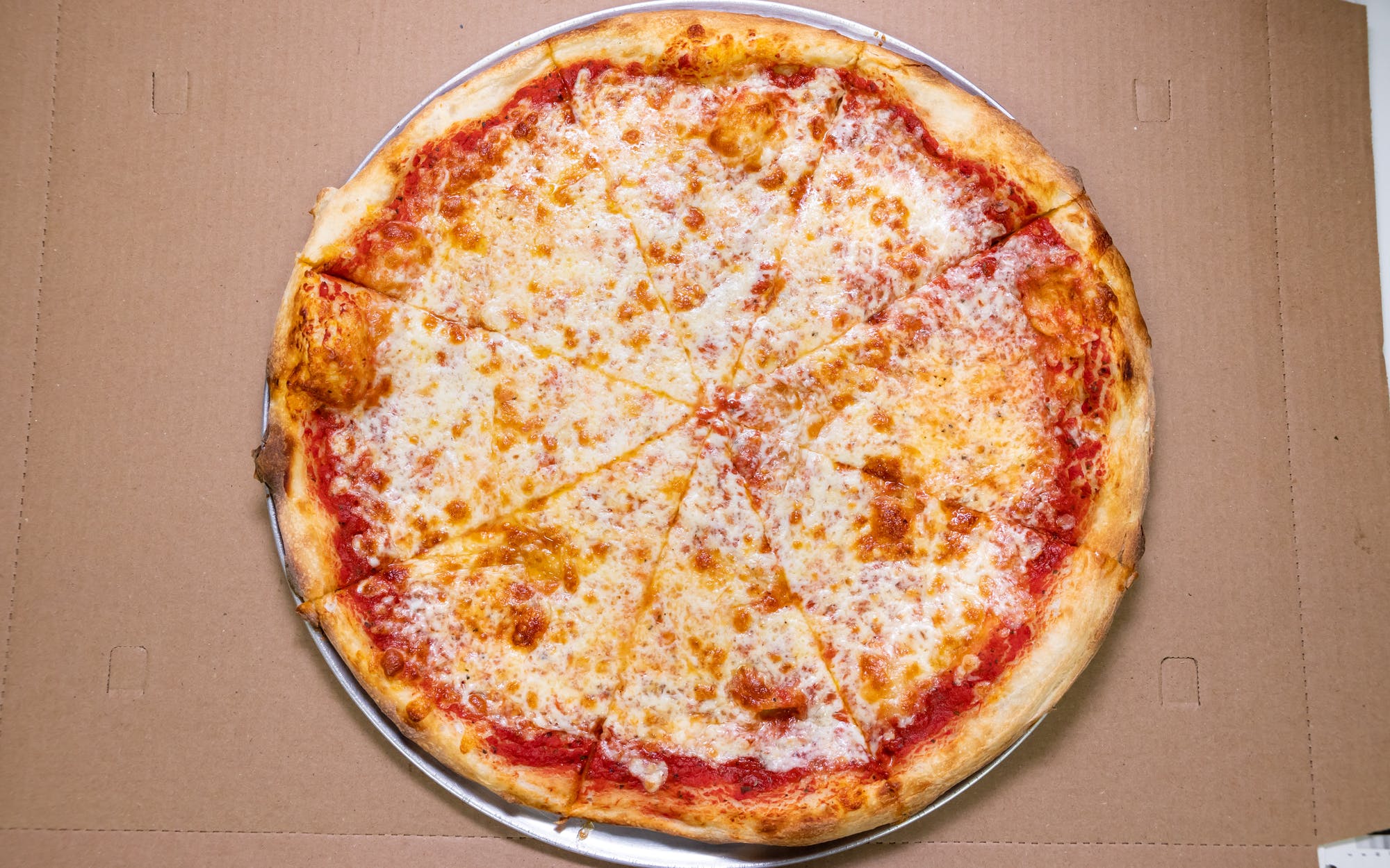 Order 14" Round Cheese Pizza  food online from West Avenue Pizzeria store, Saratoga Springs on bringmethat.com